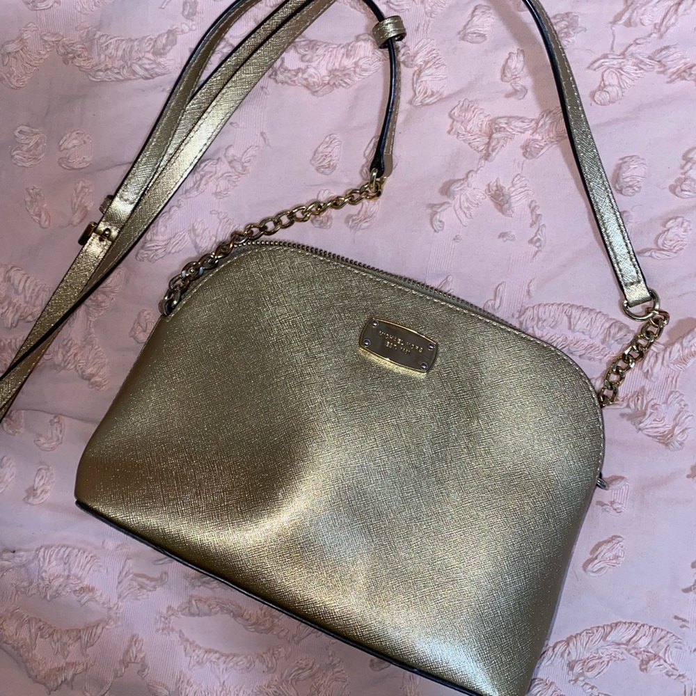 MICHEAL KORS GOLD CROSSBODY PURSE